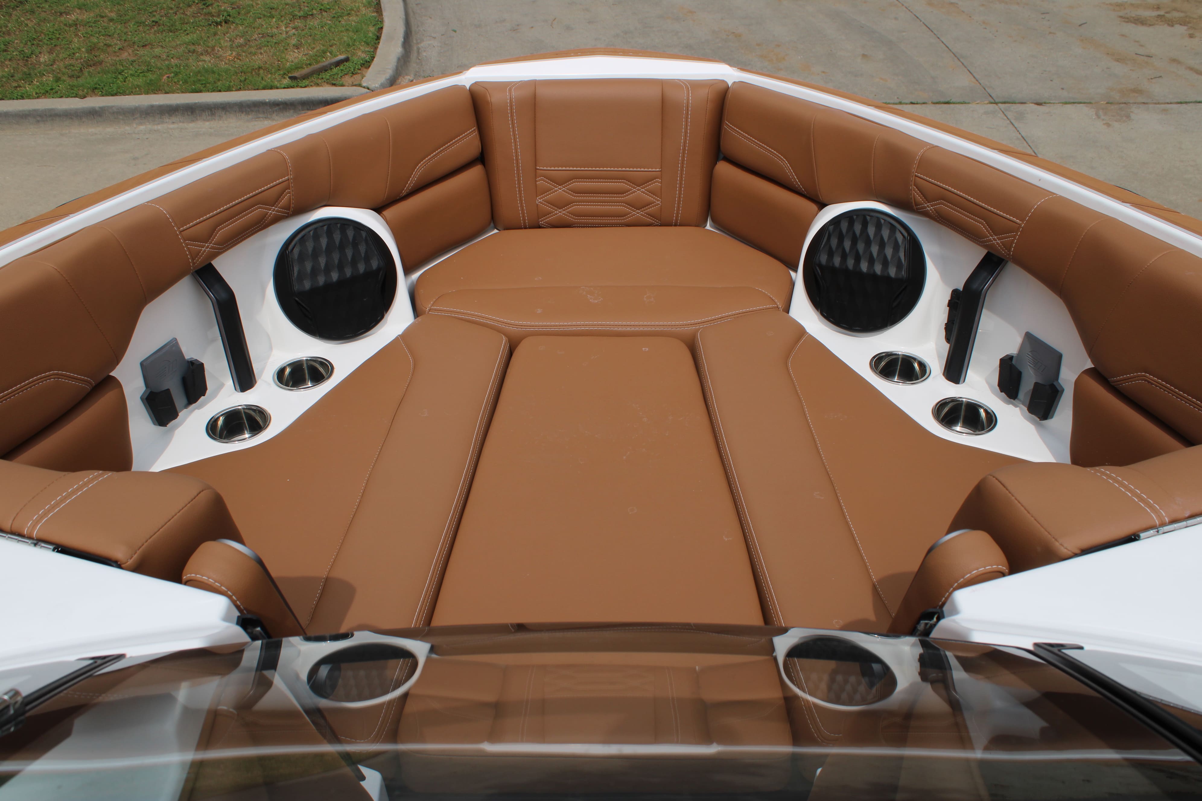 2025 Malibu 26 LSV Icon